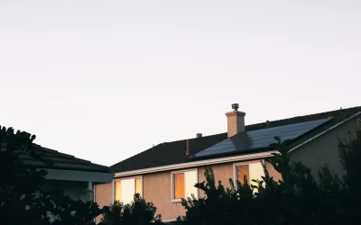 Pompe à chaleur, climatisation et panneaux solaires dans le Tarn : comment construire une maison plus sobre ?